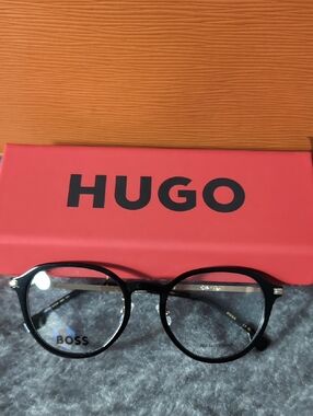 HUGO Black Round Optical Glasses with Subtle Metal Accents